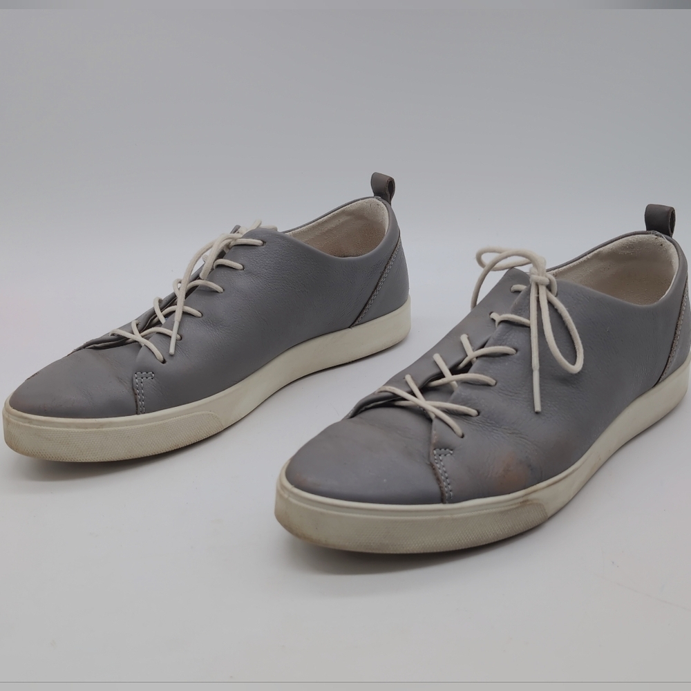 Ecco Sz 10 Minimalist Leather Sneakers in Gray - Casual Lace-Up